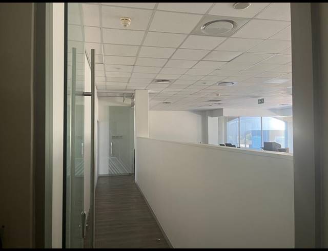 BUSINESS PROPERTY TO RENT IN CLAREMONT